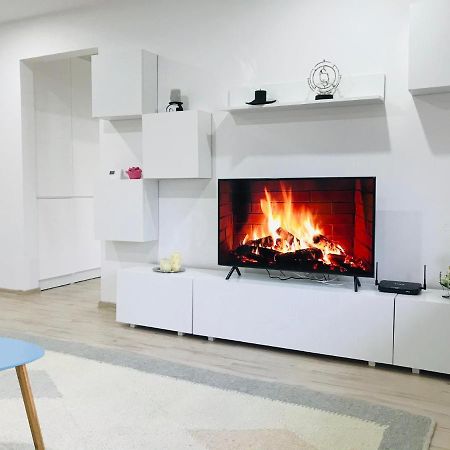 Comfy Apartment - Free Private Parking,Ac,Wi-Fi Carei Εξωτερικό φωτογραφία